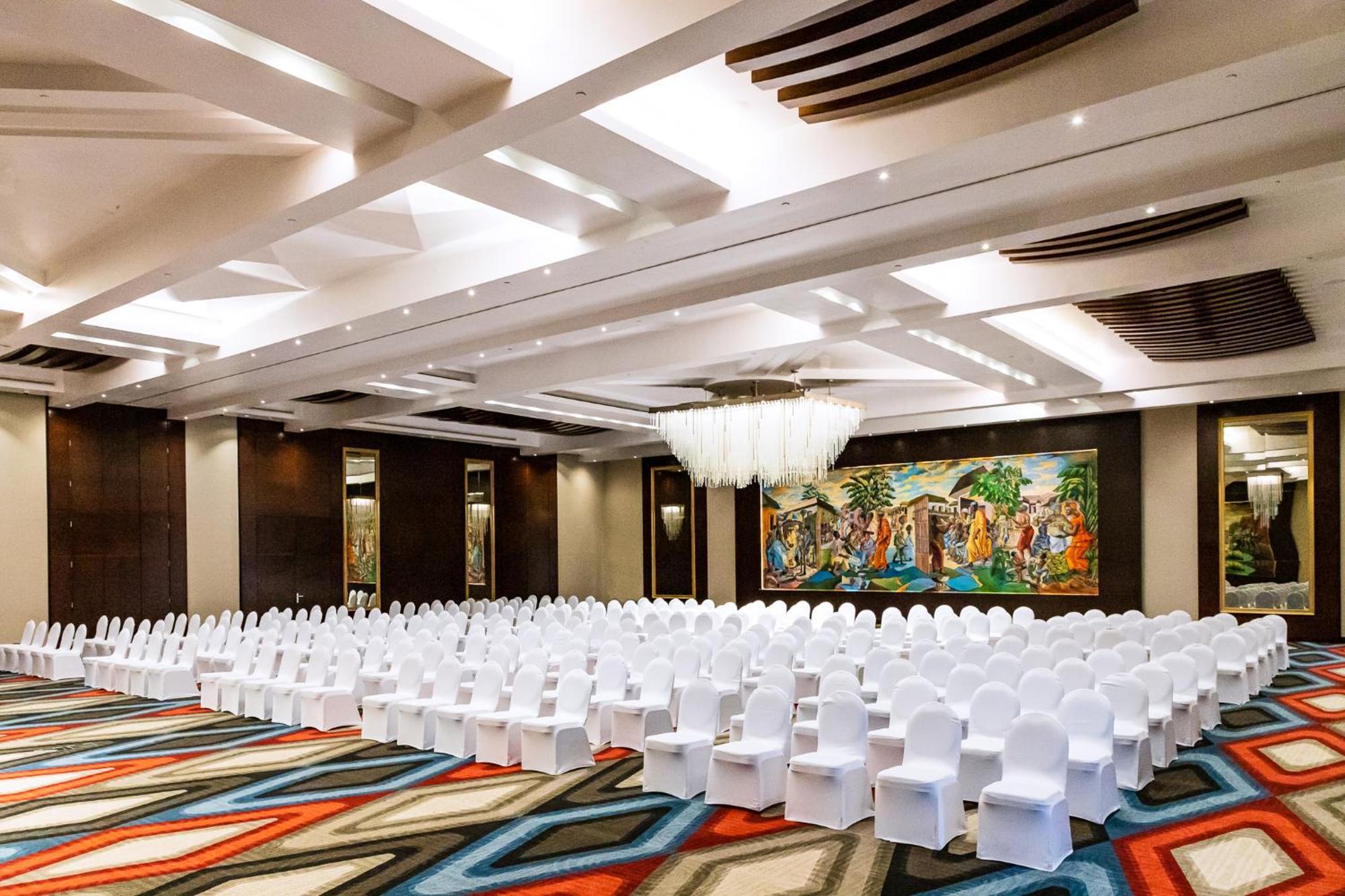 โมเวนพิก แอมบาสซาเดอร์ โฮเทล อักกรา Hotel ภายนอก รูปภาพ