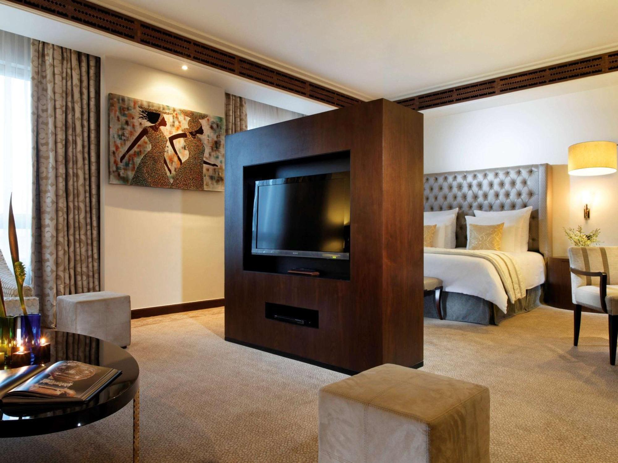 โมเวนพิก แอมบาสซาเดอร์ โฮเทล อักกรา Hotel ภายนอก รูปภาพ
