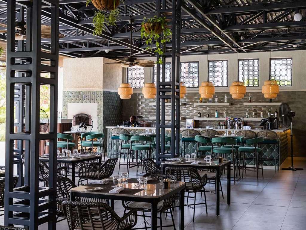 โมเวนพิก แอมบาสซาเดอร์ โฮเทล อักกรา Hotel ร้านอาหาร รูปภาพ