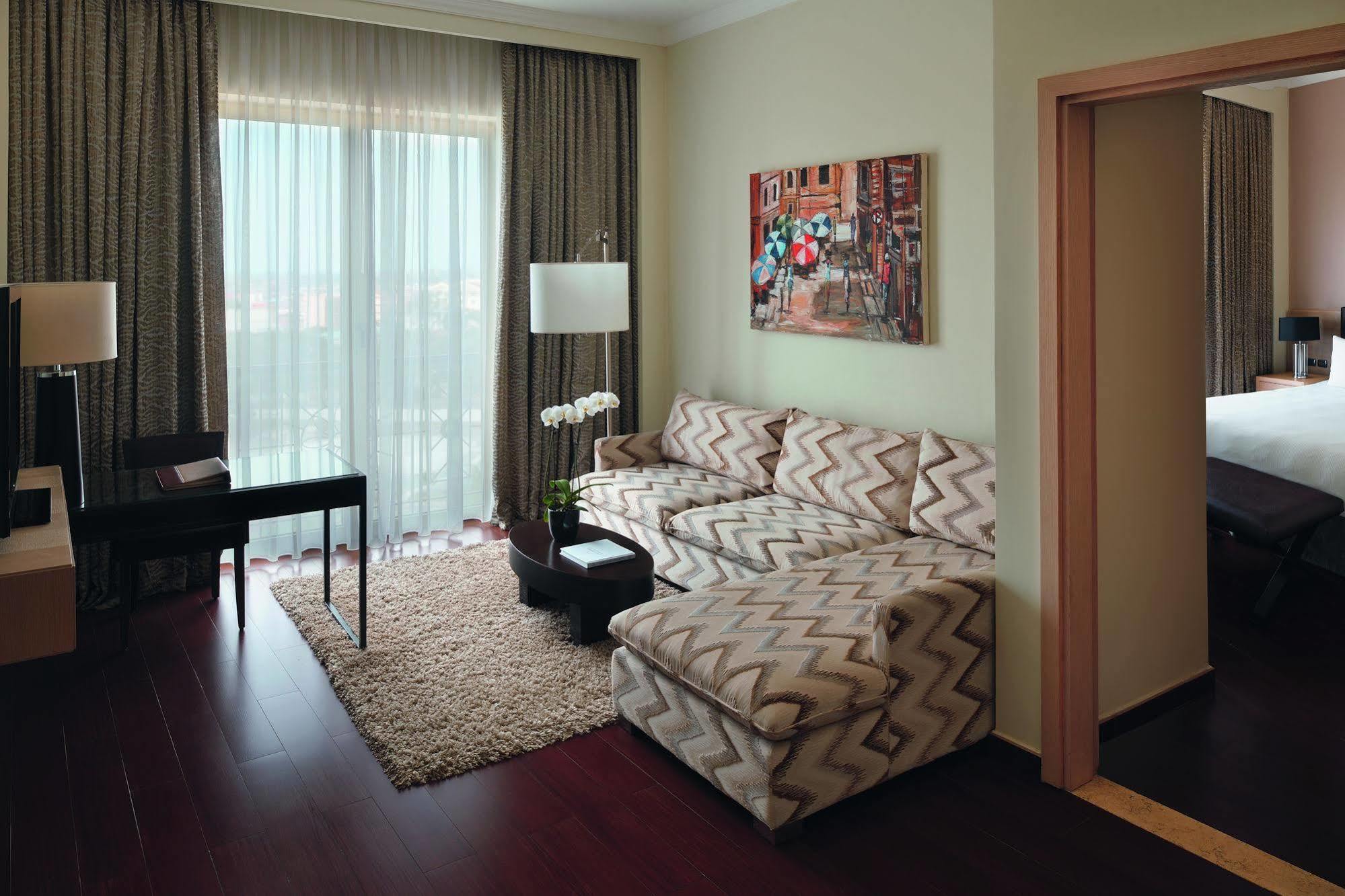 โมเวนพิก แอมบาสซาเดอร์ โฮเทล อักกรา Hotel ภายนอก รูปภาพ
