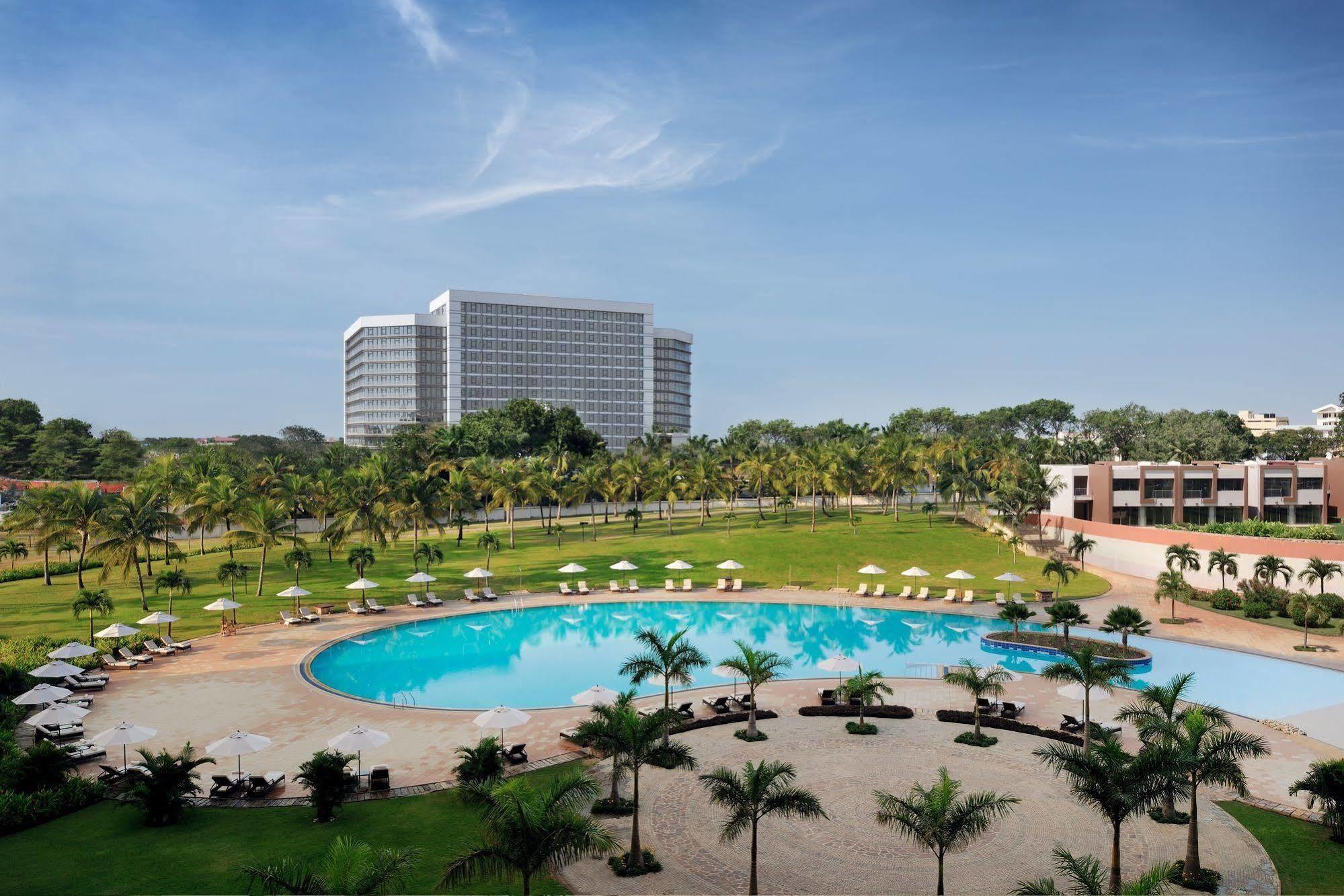 โมเวนพิก แอมบาสซาเดอร์ โฮเทล อักกรา Hotel ภายนอก รูปภาพ