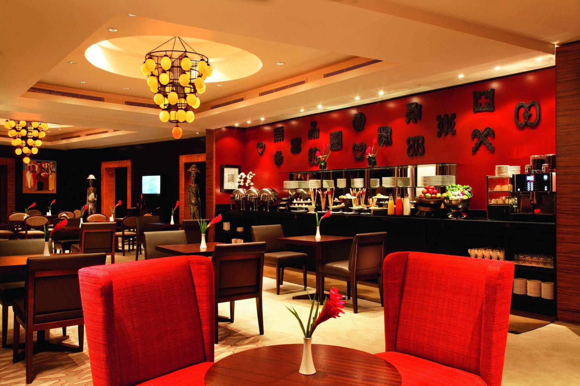 โมเวนพิก แอมบาสซาเดอร์ โฮเทล อักกรา Hotel ภายนอก รูปภาพ