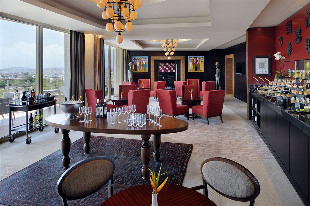 โมเวนพิก แอมบาสซาเดอร์ โฮเทล อักกรา Hotel ภายนอก รูปภาพ